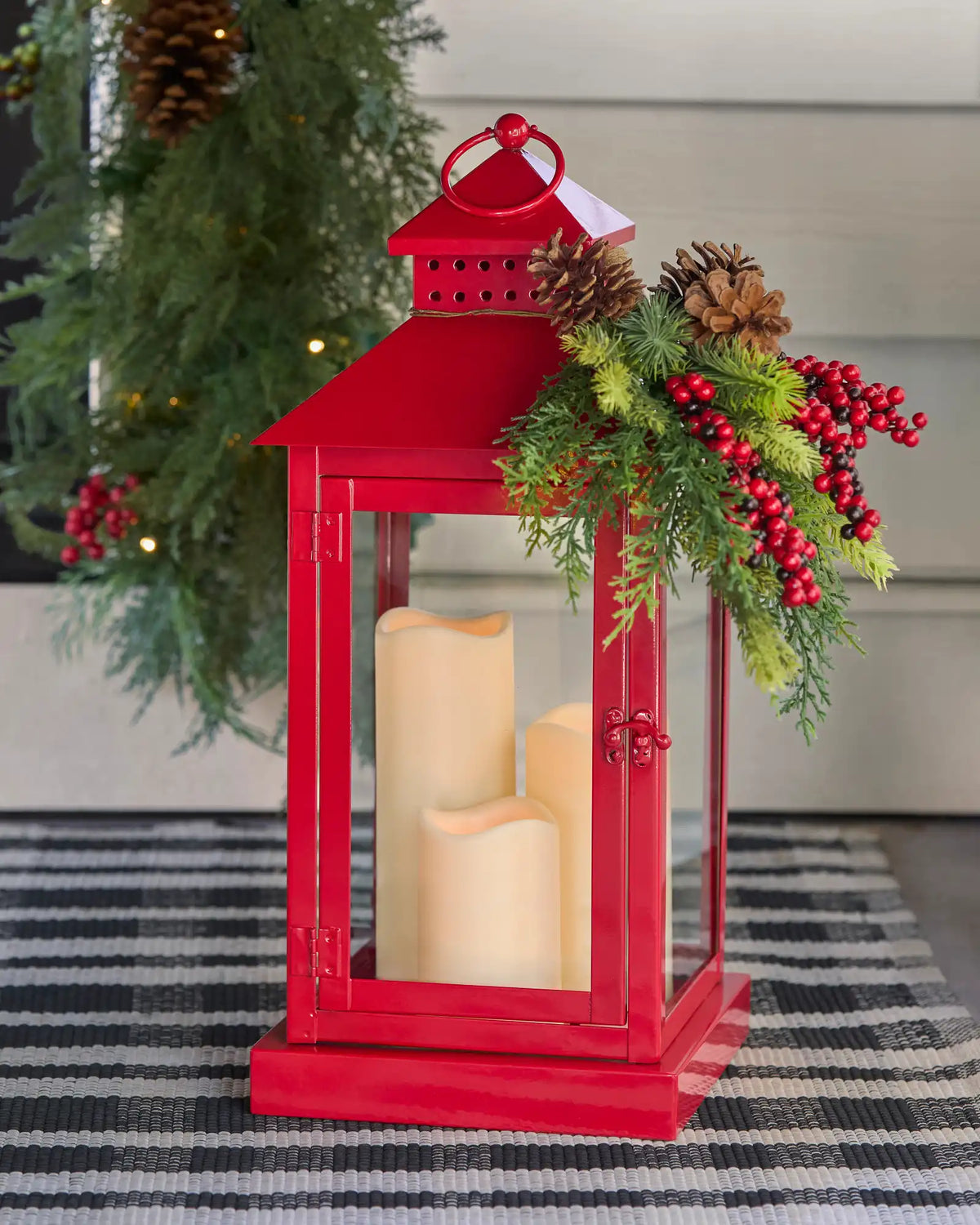 Outdoor Lit Holiday Lanterns