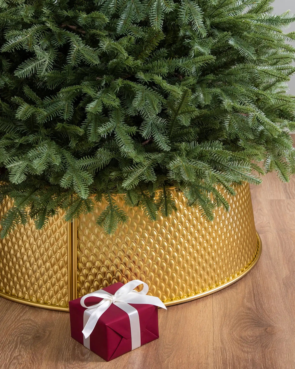 Merry Metallic Quilted Christmas Tree Collar