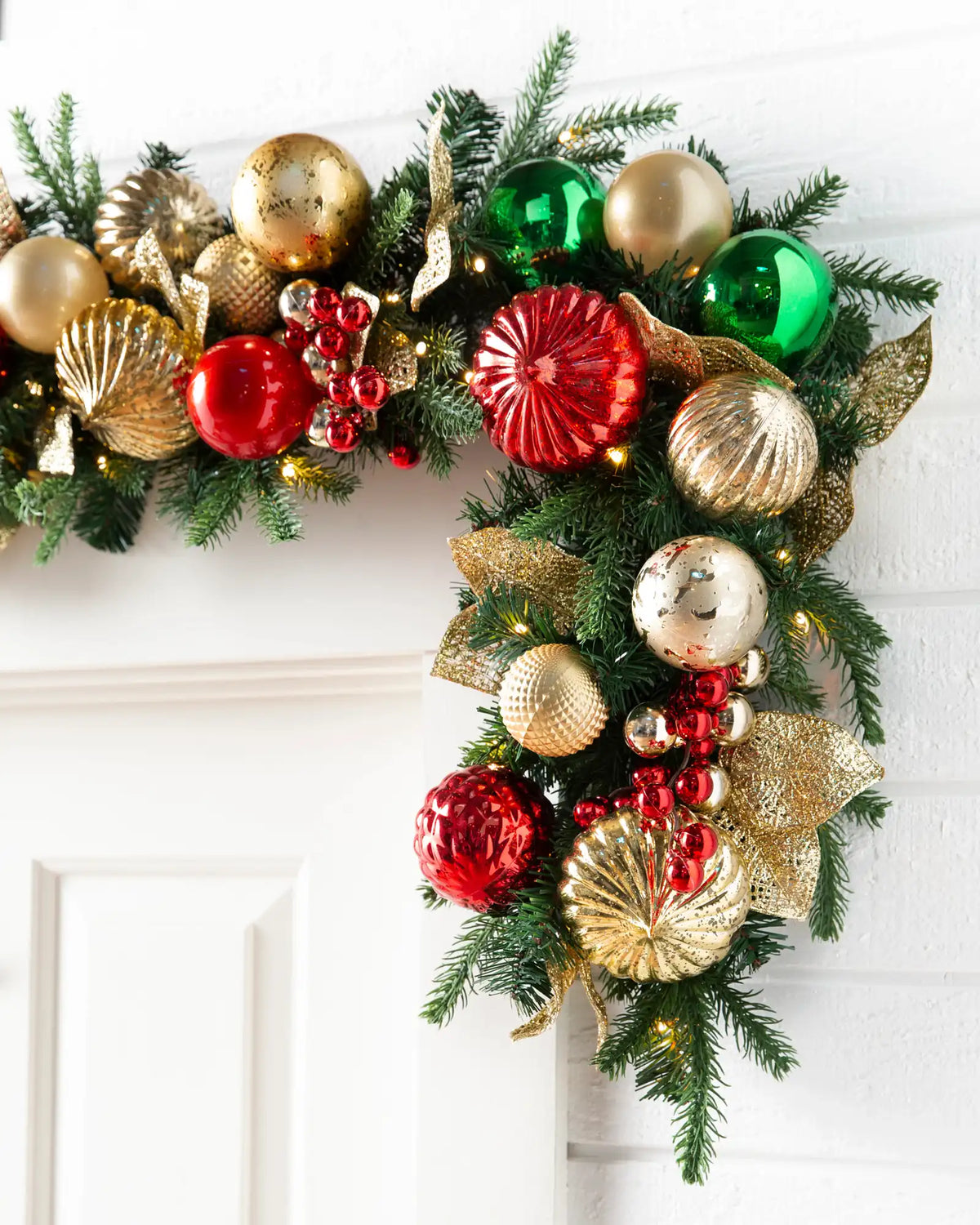 Outdoor Merry and Bright Foliage