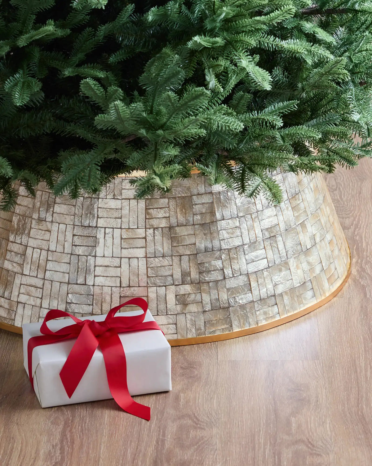 Mosaic Capiz Christmas Tree Collar