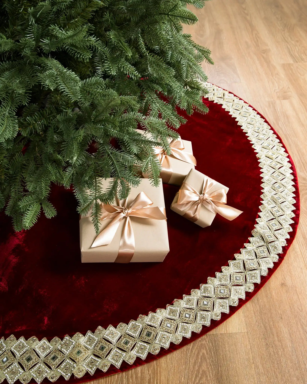 Gilded Glory Tree Skirt
