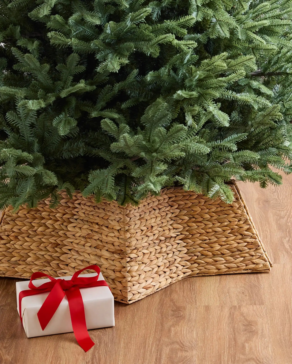 Star Woven Christmas Tree Collar