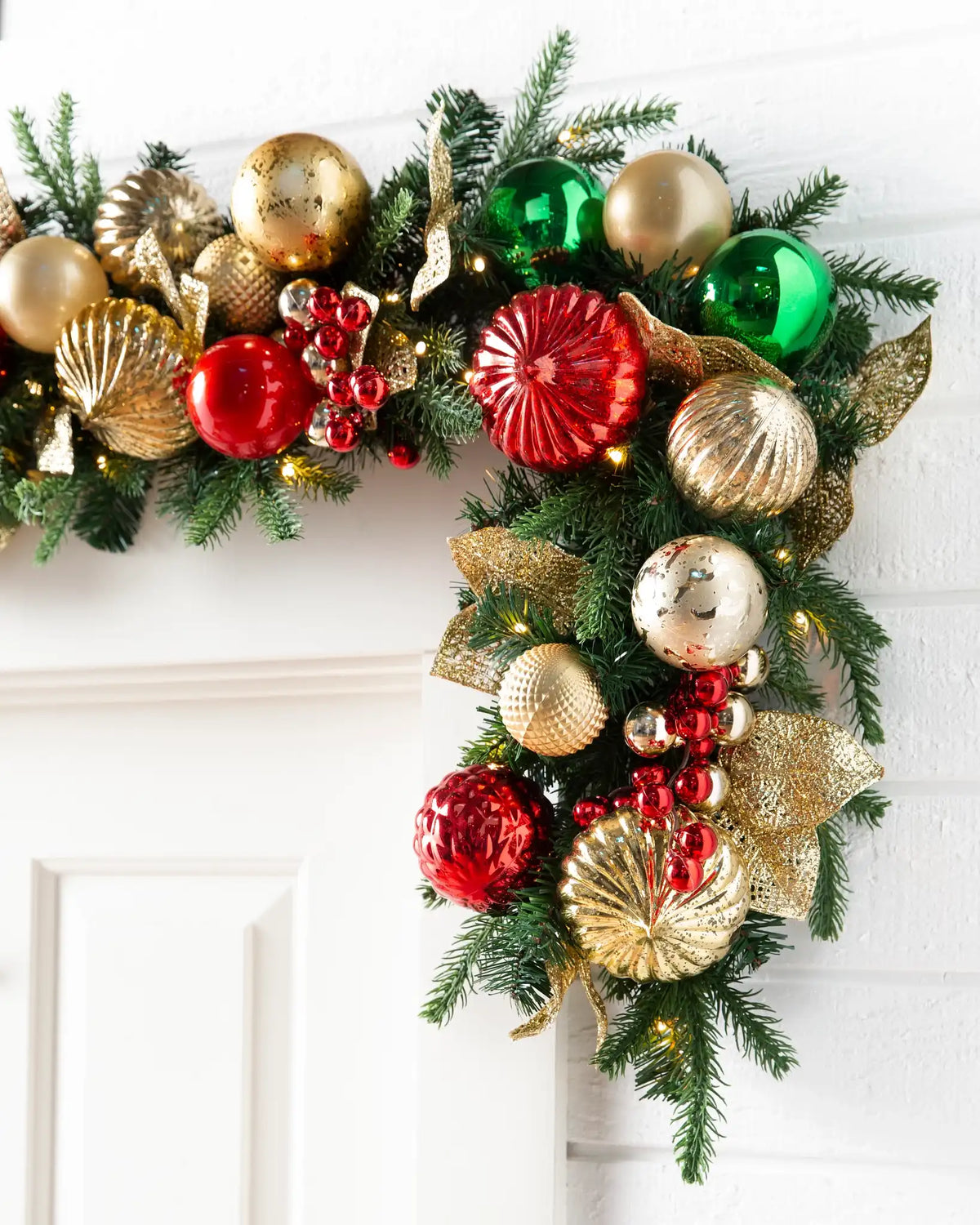 Outdoor Merry and Bright Foliage